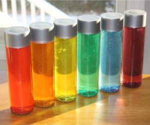 Glitter-Bottles-Rainbow-Water-Sensory-Play-660x554