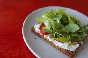 Snack with lettuce, spread and tomatos